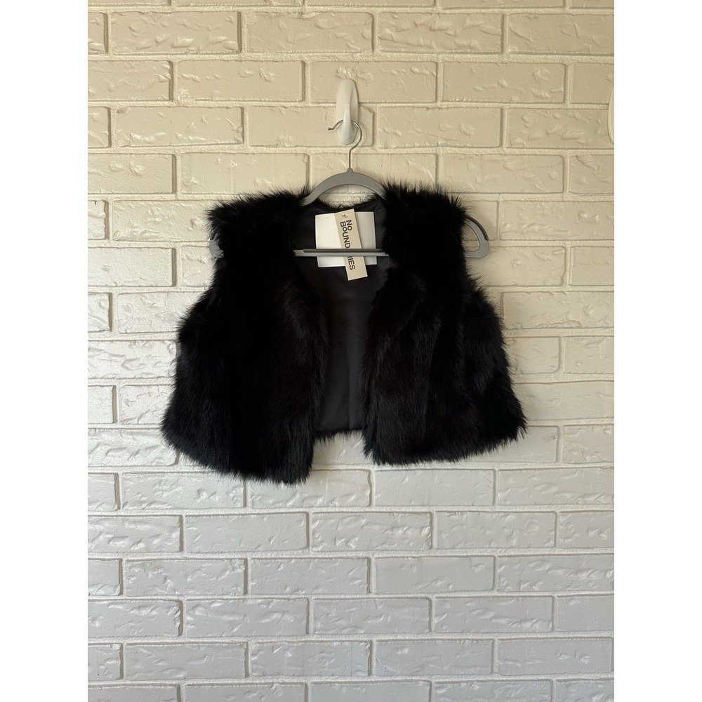 No Boundaries NWT Women's Cropped Faux Fur Vest Size Unknown Cruella de Vil